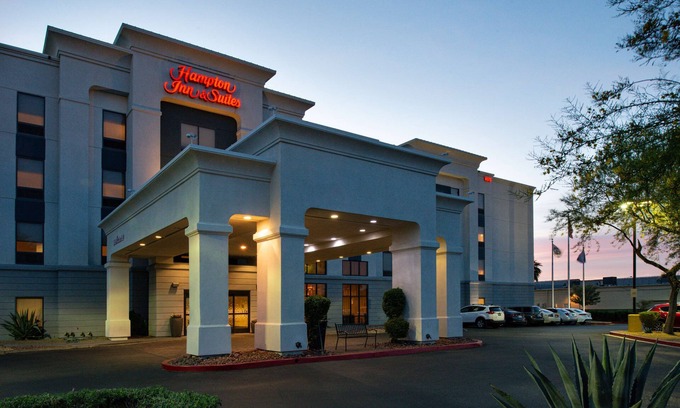 Paradise Hotel | Hampton Inn & Suites Las Vegas Airport