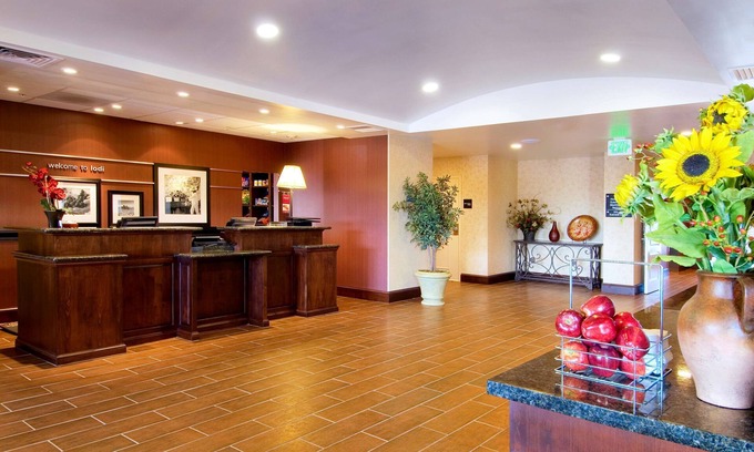 Lodi Hotel | Hampton Inn & Suites Lodi