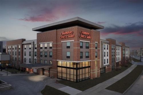 NoDo District Hotel | Hampton Inn & Suites Omaha-Downtown