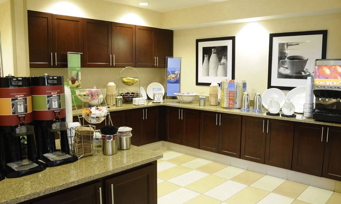 Redding Hotel | Hampton Inn & Suites Redding