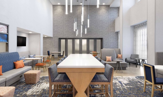 St. Charles Hotel | Hampton Inn & Suites St. Charles Old Town Area