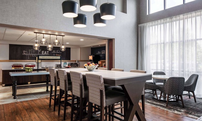 West Bend Hotel | Hampton Inn & Suites West Bend