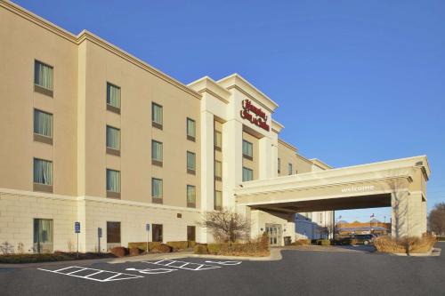 Greenwich Hotel | Hampton Inn & Suites Wichita-Northeast