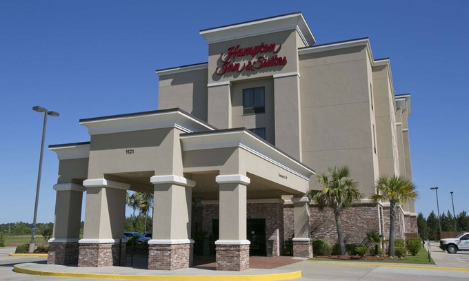 Wiggins Hotel | Hampton Inn & Suites Wiggins