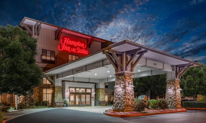 Windsor Hotel | Hampton Inn & Suites Windsor-Sonoma Wine Country