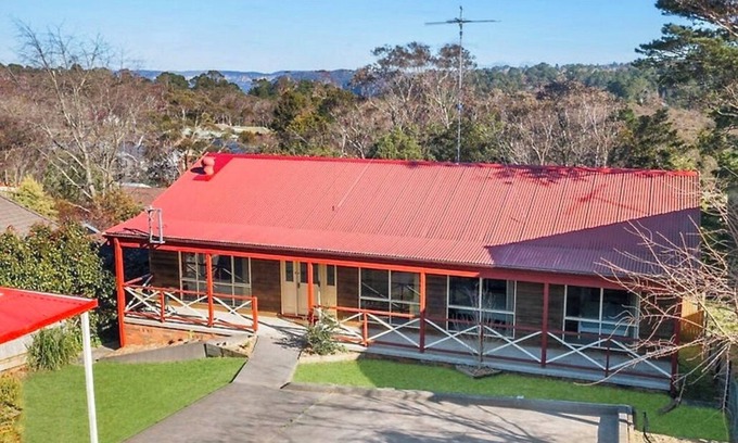 Wentworth Falls House | Hampton-style retreat next to the Blue Mountains UNESCO World Heritage site.