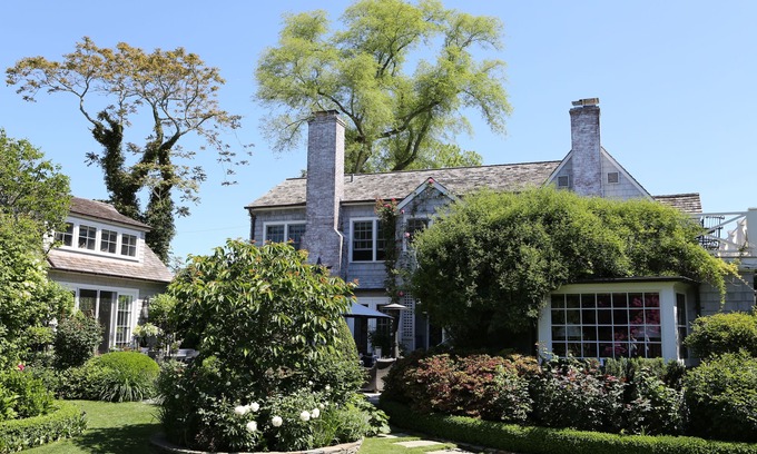 Water Mill Cottage | Hamptons Mecox Bay neighborhood located in Water Mill/Bridgehampton