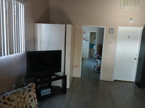 Lomita House | Handcraft Cabin LAX Port of LA 20 min away