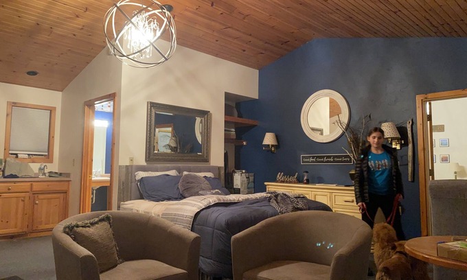 Sturgeon Bay Cottage | Hansen's Bay Cottage, 300 ft Shoreline Studio/Kitchenette Sleeps 4 - Door County