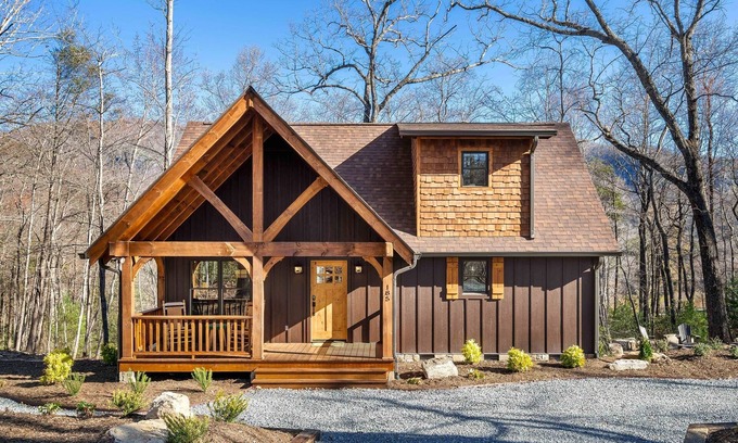 Lake Lure Cottage | Happy Bear: Lake Lure Cottage Hot Tub & Fire Pit