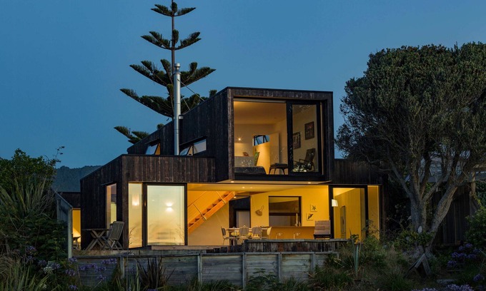 Waikanae House | Harakeke - Award Winning, Beachfront Holiday Home