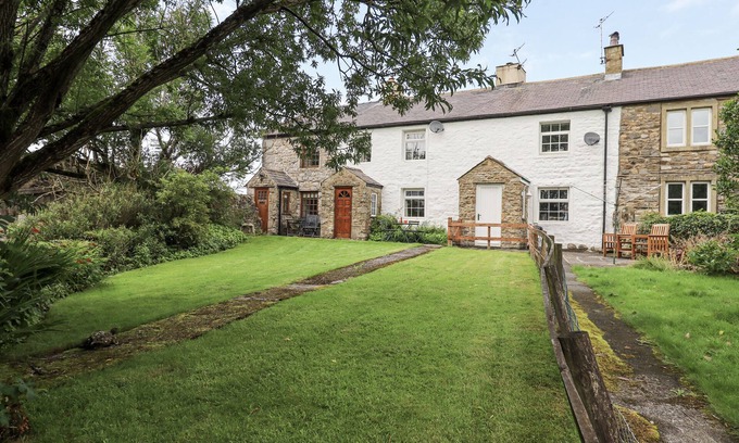 Horton in Ribblesdale Cottage | HARBER SCAR, pet friendly, with open fire in Horton-In-Ribblesdale