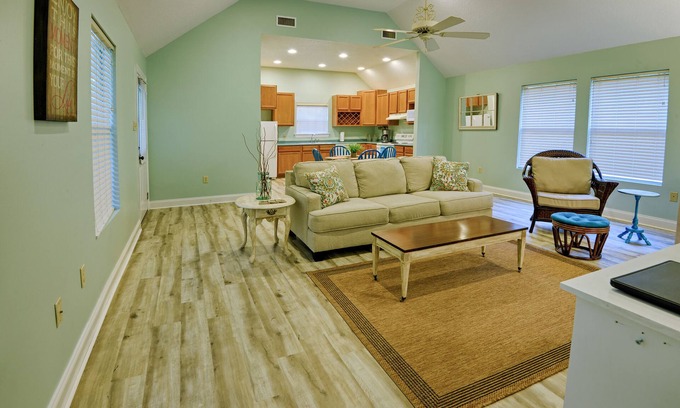 Mandeville Cottage | Harbor Landing Cottage - close to Mandeville Lakefront and Tammany Trace