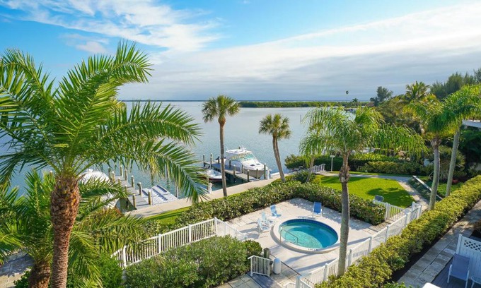 Whitney Beach Apartment | Harbor Villa Club 309