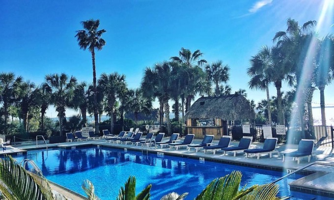 Charleston Resort | Harborside at Charleston Harbor Resort and Marina