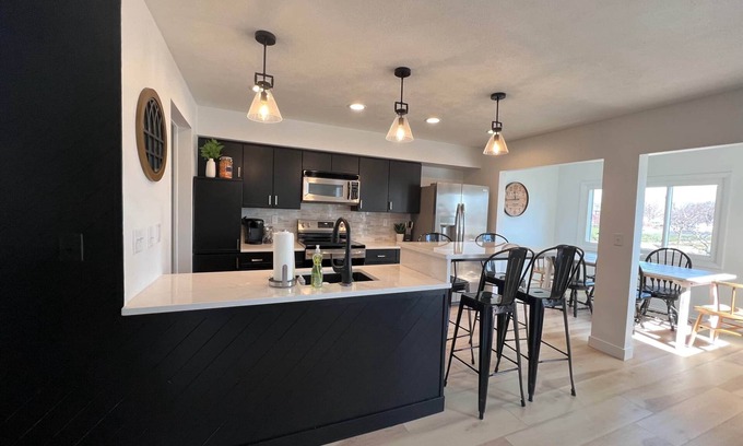 Huron Condo | Harborview 3-7-0 on Main