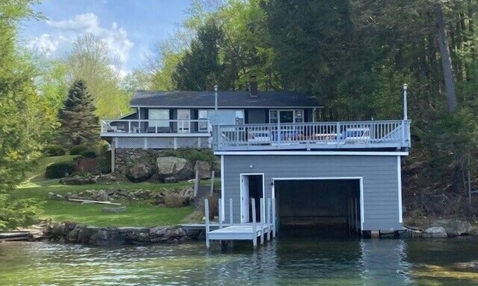 Alton Bay House | Hard to Find Winnipesaukee WF 24ft Dock
