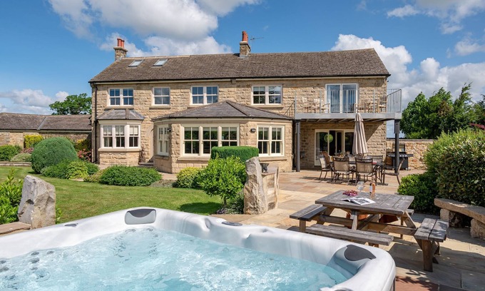 Richmond Cottage | Harelands - a house that sleeps 8 guests in 4 bedrooms