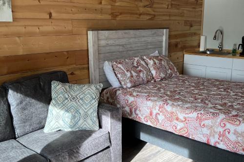 Kimberling City Hotel | Harper Valley 10