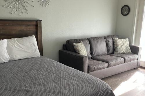 Kimberling City Hotel | Harper Valley 12