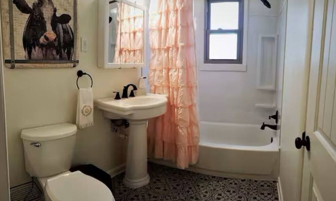 Oneonta House | Harris House - Blocks away from quaint downtown Oneonta, Shopping and Food