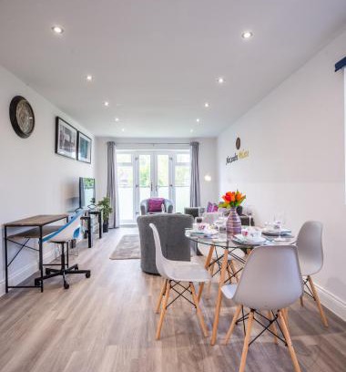 Hatfield Apartment | Hatfield Gem - 1 Bed with FREE Parking near Uni, Business Park & City Center, Big savings on Longer Stays