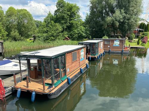 Priepert Boat Rental | Hausfloß D9-1