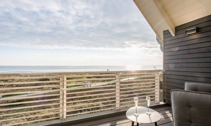 List House | Hausteil im EG, UG, OG, DG, ca. 219m² Nutzfläche, 2 Parkplätzen, Nichtraucher