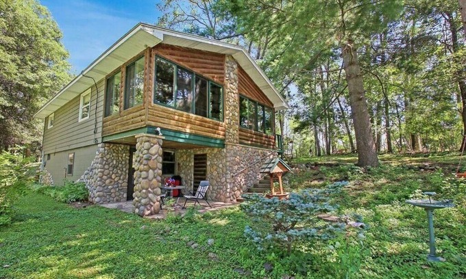 Chetek Cabin | Have a crazy great time at the Nut Hut