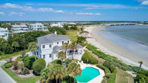 Sullivan's Island Villa | Haven by AvantStay Luxury Beachfront Home w Pool Gorgeous Patios