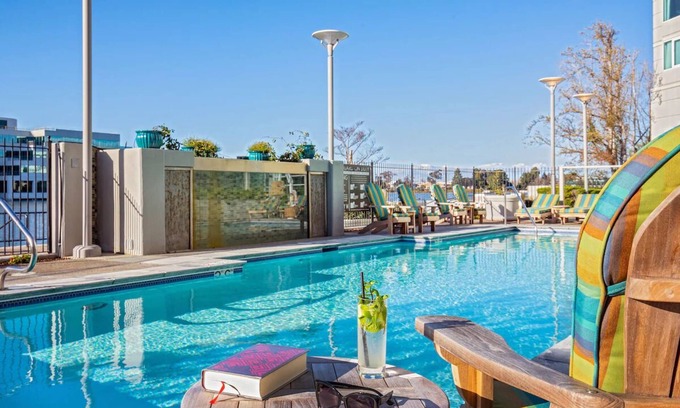 Redwood Shores Hotel | Haven of Serenity! 2 Relaxing Units, Pets Allowed, Onsite Pool