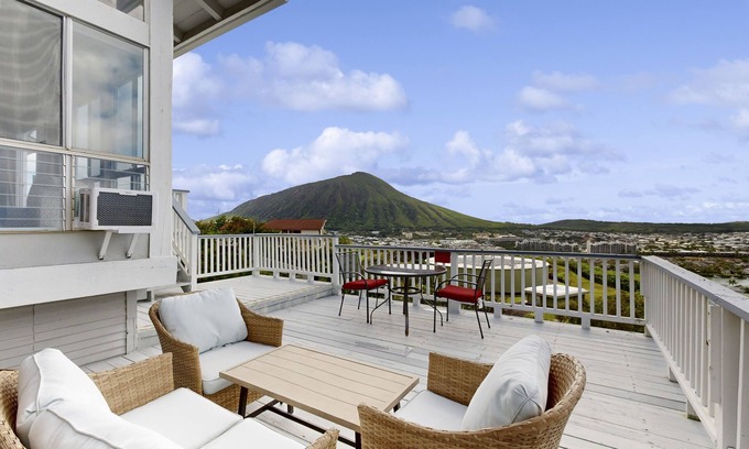 Hawaii Kai House | Hawaii Kai Dream with large lanai, ocean views, & a home office - near beaches