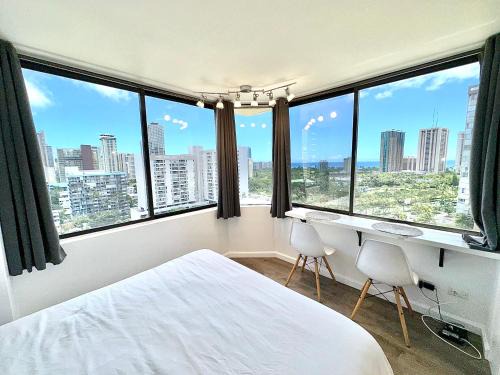 Waikiki Apartment | Hawaiian Monarch OCEAN & CANAL View - Newly Renovated - Waikiki Studio