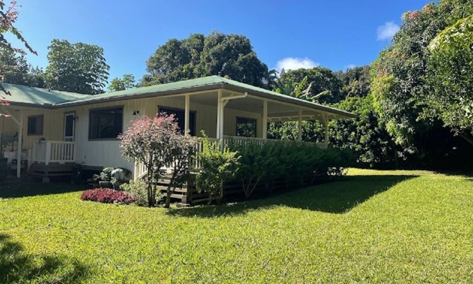 Hawi House | Hawi Hideaway, quiet home in small country town