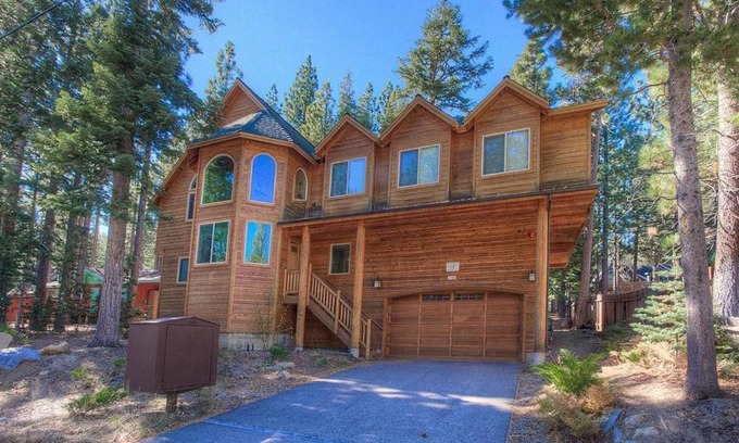North Upper Truckee House | Hawks View Hideaway by Lake Tahoe Accommodations