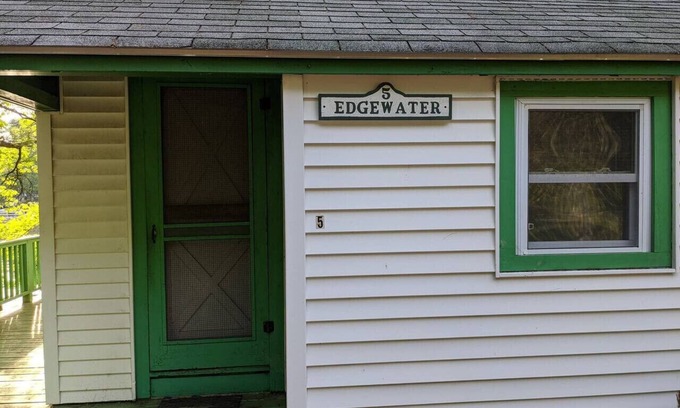 Raymond Cottage | Hawthorne Cottages Edgewater