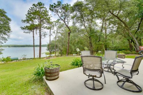 Putnam Hall House | Hawthorne Vacation Rental with Access to Cue Lake