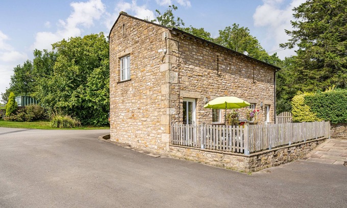 Fourstones Near Bentham Cottage | HAY BARN, pet friendly, luxury holiday cottage in Ingleton