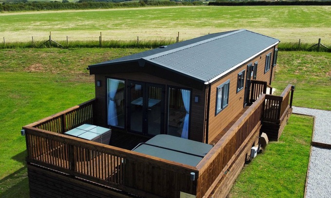 Briggswath Cottage | HAZEL LODGE, pet friendly, with hot tub in Whitby