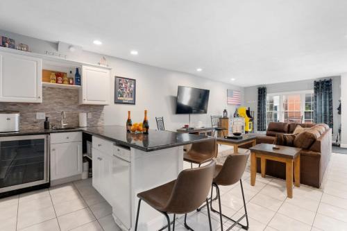 Telegraph Hill House | Heart of Southie - Hot Tub + Walk to Top Bars
