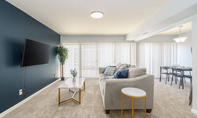 Towson Apartment | Heart of Towson -Pool-King-Parking-Netflix-GYM