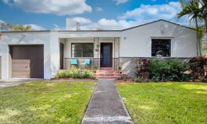 Miami Springs House | Heated Pool 3 Kg Bed/2 Ba Private Family Home