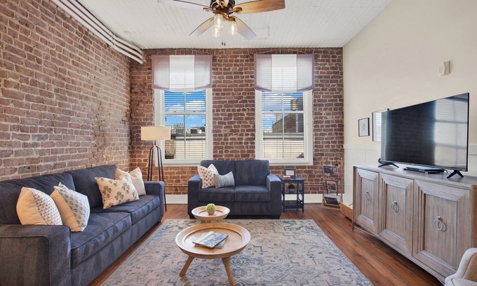 Historic District - North Apartment | Heated Pool Access | 5*Clean | Flex Cancelation