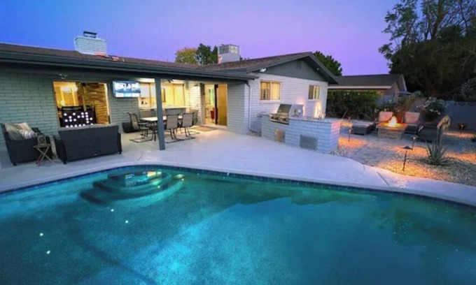 Camelback East House | Heated Pool/Fire Lounge/TVpatio Oasis in Uptown!