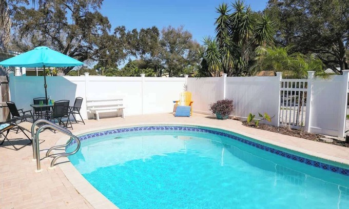 Largo House | Heated Pool, Games & Loads of Fun @License 2 Chill