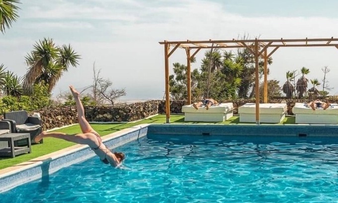 Granadilla de Abona Villa | Heated Pool HotTub Bar/Games Room Gym New Outdoor Kitchen 6 Bed 6 Ensuites WiFi