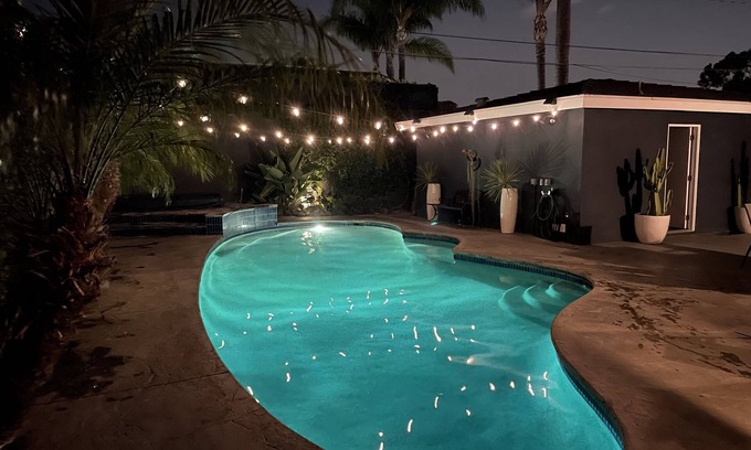 Downtown House | HEATED POOL & JACUZZI, QUIET, AIRY SPA LIKE BACKYARD, NEAR NEWPORT BEACH