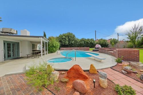Las Vegas House | Heated Pool Modern Ranch Villa 10 Min to Strip