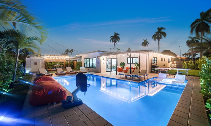 Park East Villa | Heated Pool + Pergola + Bar | DT 5 mins | 1000Mbps