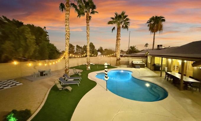 Paradise Valley Village House | Heated Pool, Spa, Putt-Putt, Theatre & Game Room, 2 Kitchens!